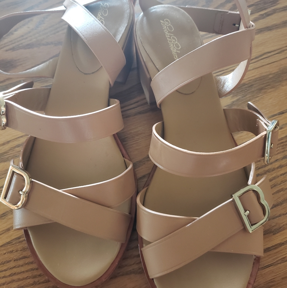 Brooks brothers size 9 strappy sandals